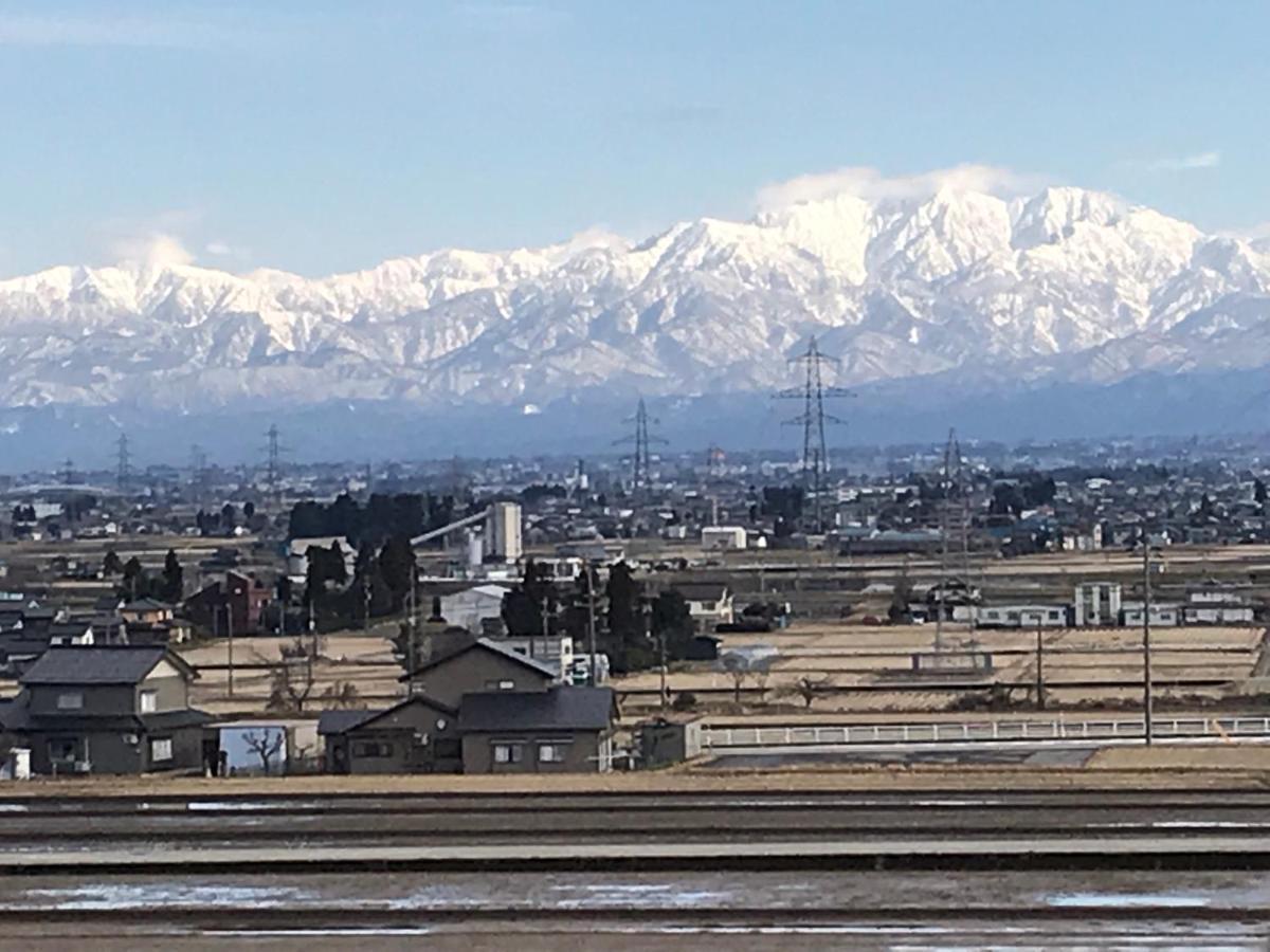ヨーコのお宿 わくわく Toyama Station Екстериор снимка